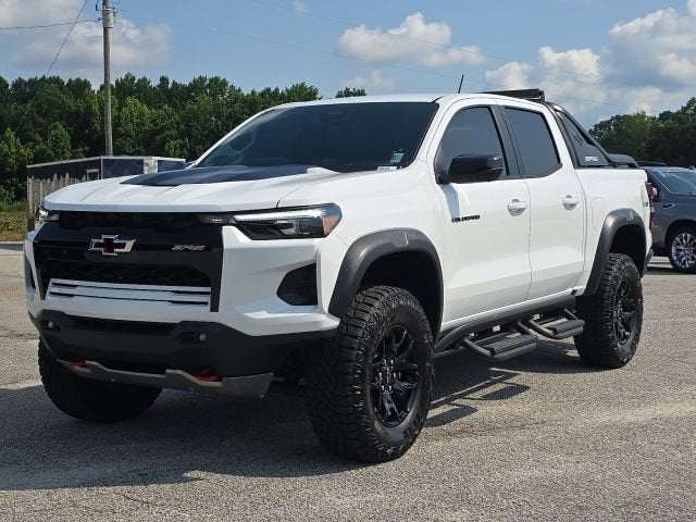 2025 Chevrolet Colorado ZR2 in Summit White — front three-quarter view