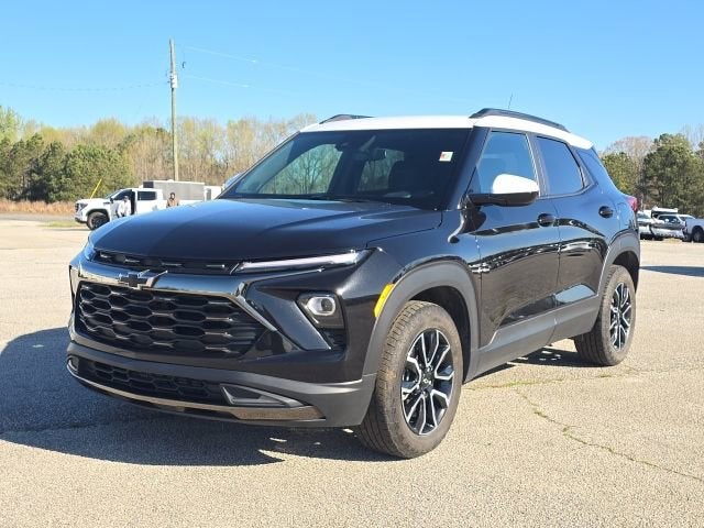 2024 Chevrolet Trailblazer ACTIV in Mosaic Black Metallic — front three-quarter view